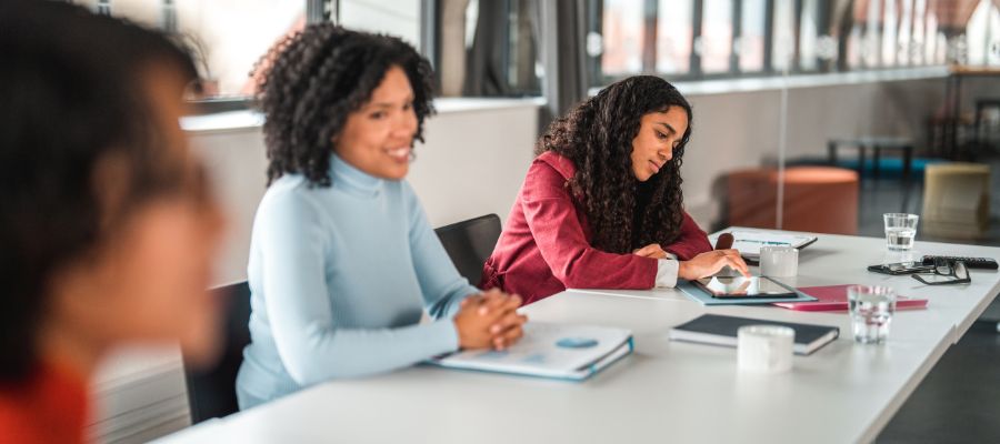 Women of the Ebony Network collaborating and networking